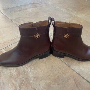 Tory Burch Everly Flat Leather Boot Brown NEW Sz 5